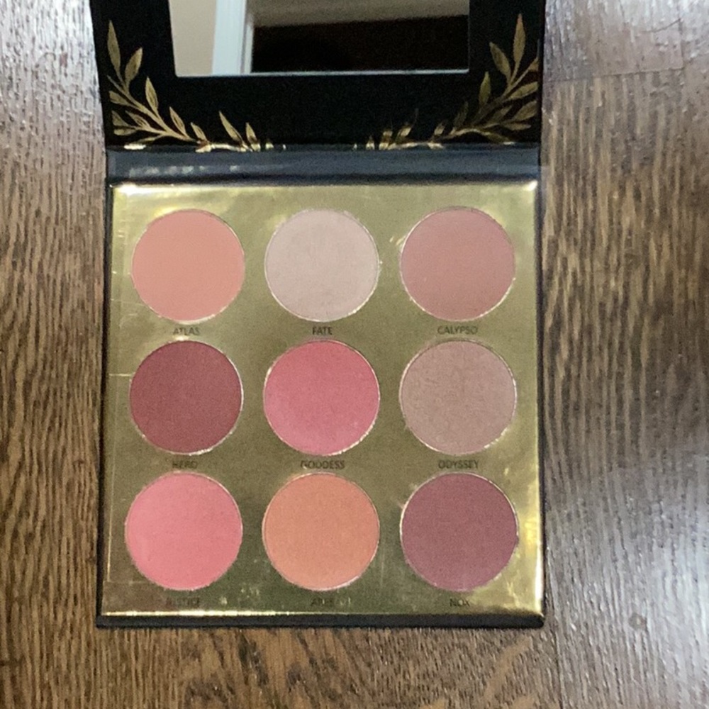 Laritzy Athena Eyeshadow Palette